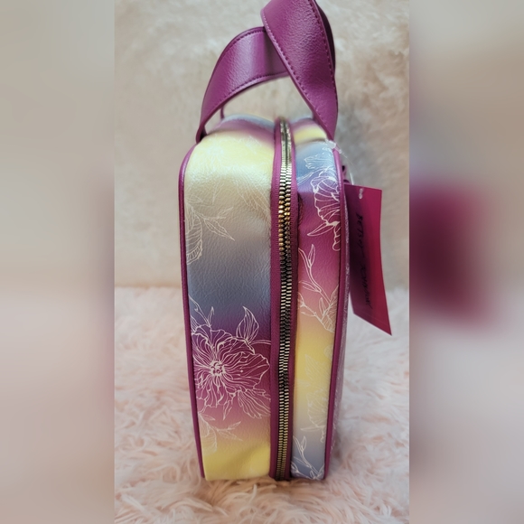 Betsey Johnson Weekender Cosmetic Case Large - Picture 2 of 6